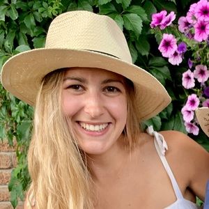 Meet your Posher, Emily